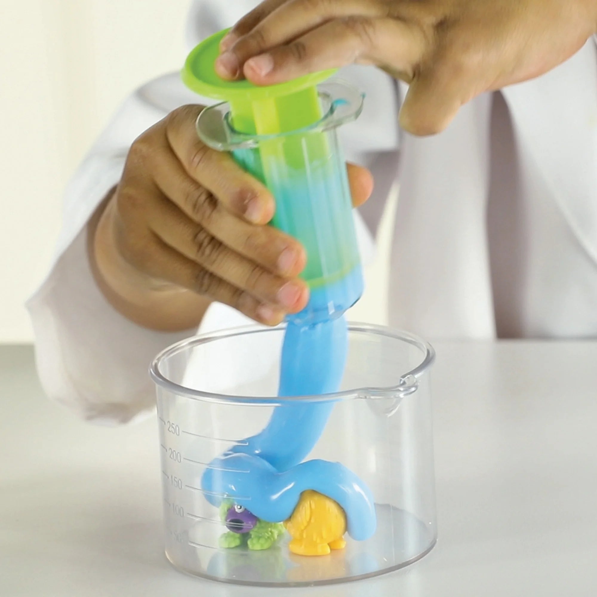 Beaker Creatures Alien Experiment Lab - 18 Pieces Boys and Girls Ages 5, 6, 7+ Science Toys, Science Kit for Kids